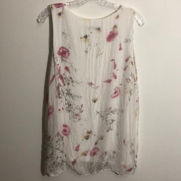 White floral linen flowy tank. - Picture 3 of 3